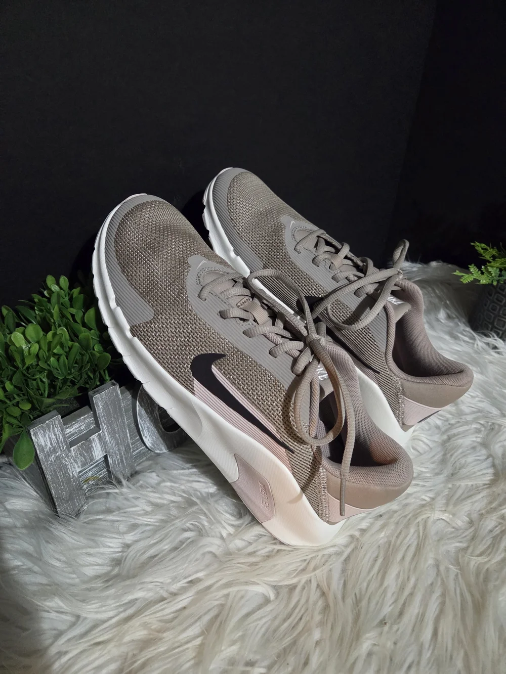 Nike Flex Train Taupe/Black and Light Pink Athletic Sneakers. Unisex 10W, 8.5M